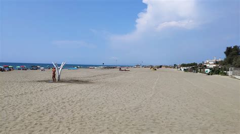 Spiaggia libera di Fregene beach on the map with photos and reviews🏖️ BeachSearcher.com