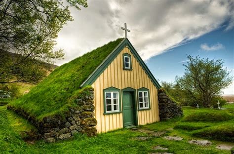 Hofskirkja - last turf church -Hof, Iceland | Zabavnik