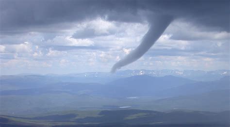 Environment Canada says conditions for funnel clouds are 'favourable' in Toronto today | Daily ...