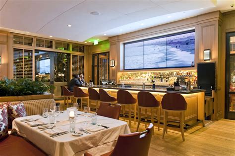 First Circle Design | Oak Grill at Fashion Island Hotel – Newport Beach, CA