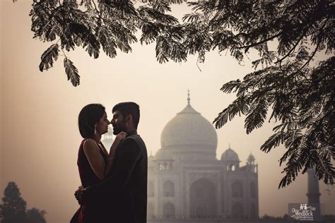 This Couple Had A Romantic Pre-Wedding Shoot At The Taj Mahal & Unique ...