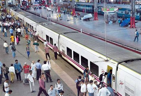 Indian Railways to revamp 50 stations for Rs 7,500 crore this year ...