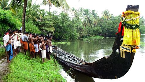 Chundan Vallam: the Battling Snake Boats of Kerala! Going strong since the Mid-1300’s ...