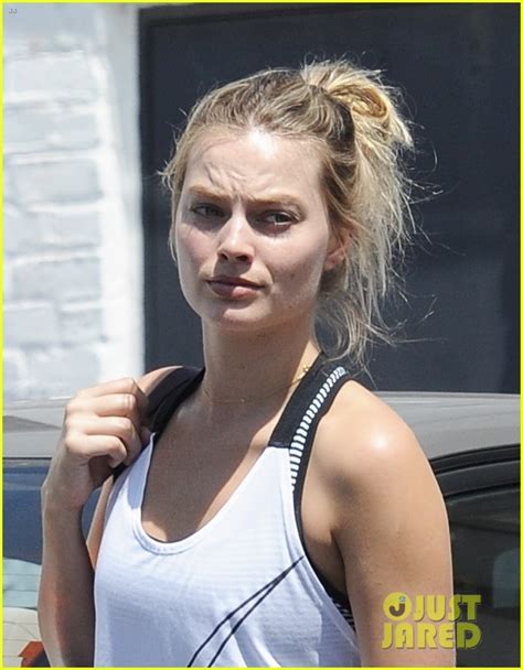 Margot Robbie Goes Makeup Free For a Trip to the Gym: Photo 3911988 ...