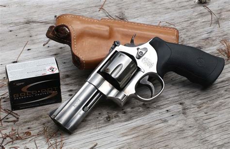 Smith & Wesson Model 610 Review - This 10mm Revolver Rocks!