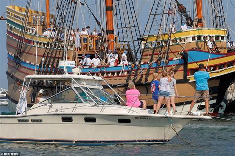 Mayflower II sails into Plymouth, Massachusetts after restoration | Daily Mail Online