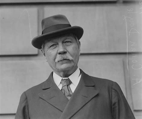 Sir Arthur Conan Doyle Biography - Childhood, Life Achievements & Timeline