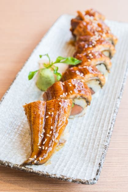 Free Photo | Eel sushi roll