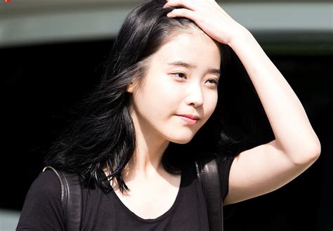 150425 18 Idols Who Were Caught On Camera Without Makeup - IU - Fanpop