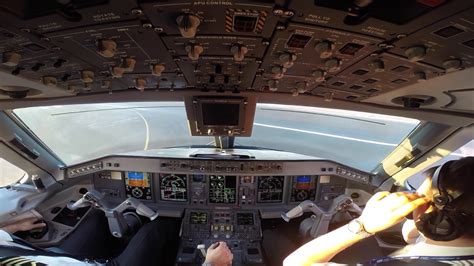 Piotr's Aviation no.4: Cockpit View EPWA LOT Polish Airlines Embraer 175 GoPro HD Take Off - YouTube