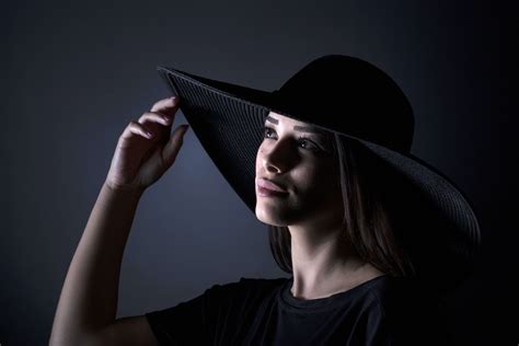 One-Light Portrait Lighting Techniques That Will Make Your Images Pop #portraitphotography ...