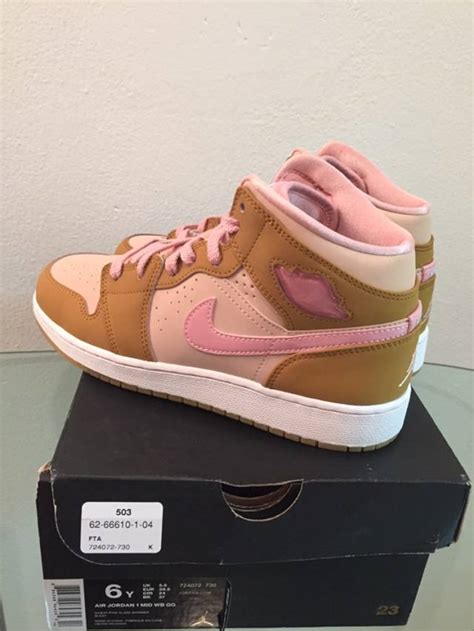 Lola Bunny - Nike Air Jordan Retro 1 Mid - Hare Lola Bunny | Kixify ...