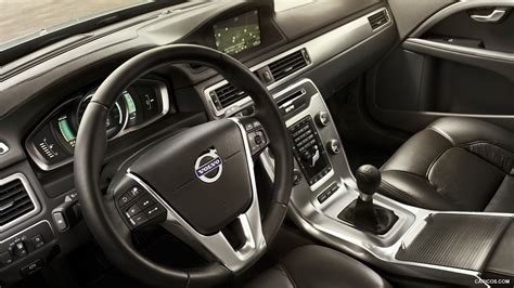 2014 Volvo V70 - Interior | Caricos