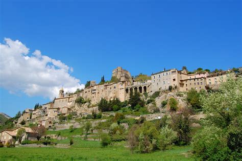 Village de Montbrun les Bains | Drome provencale, Drôme, Montbrun les bains