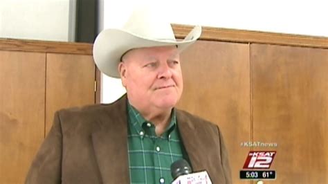 Atascosa County sheriff prepares to hand in badge