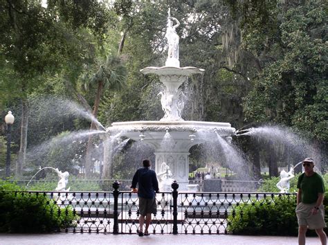 Fountain in Forsyth Park, Savannah, Ga. | Savannah chat, Fountain ...