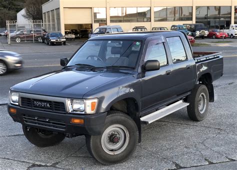 1990 Toyota Hilux double-cab 4x4 | AdamsGarage - SODO-MOTO