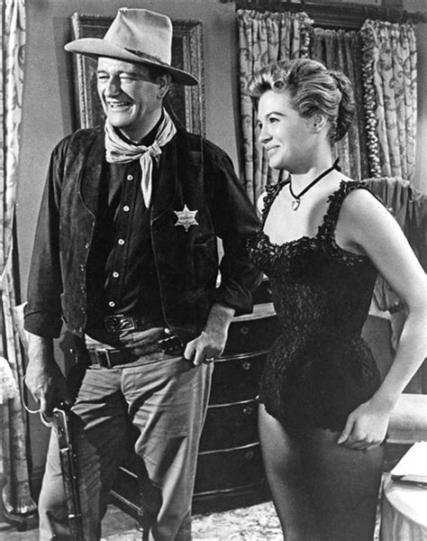 Duke and Angie Dickinson on the set of "Rio Bravo" (1959). | John wayne movies, John wayne, Río ...