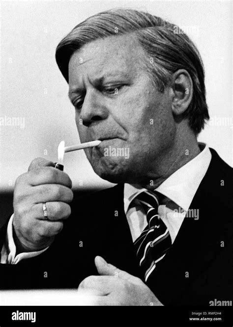 Chancellor Helmut Schmidt lighting a cigarette Stock Photo - Alamy