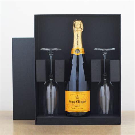 Buy Veuve Clicquot Champagne Gift Set | Wines Online Singapore