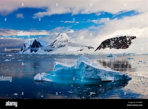 Icebergs and mountains, Antarctic Peninsula Stock Photo - Alamy