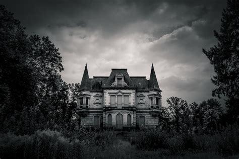 Haunted House : 10 Most Haunted Houses In America. Haunted