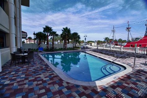 Pier House 60 Clearwater Beach Marina Hotel - Compare Deals