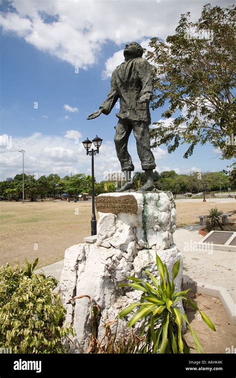 Lorenzo Ruiz Statue, Rizal Park, Manila Stock Photo - Alamy