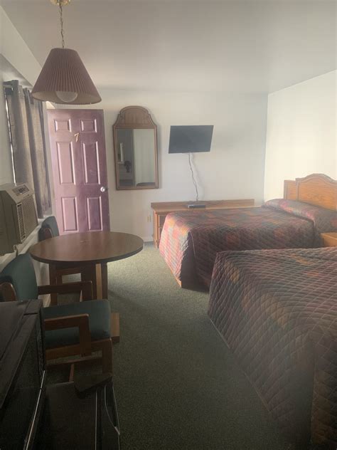 Rooms & Reservations | Frostburg Inn