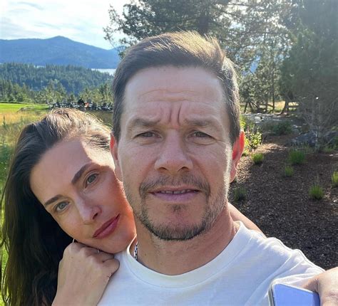 Who Is Mark Wahlberg Married To? A Deep Dive Into His Marriage And Family Life