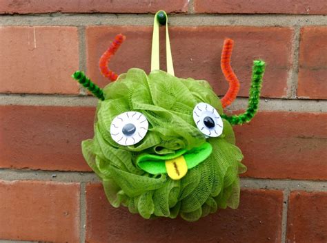 Crafts: Easy Halloween Monster crafts for kids - HodgePodgeDays