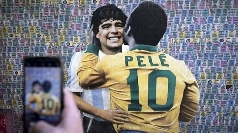 Pelé y Maradona: el día que jugaron juntos a las dominadas - Uno TV