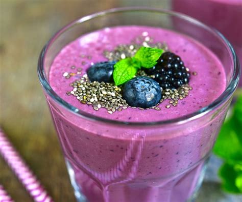 6 Healthy Super Berry Smoothies to Boost Your Metabolism