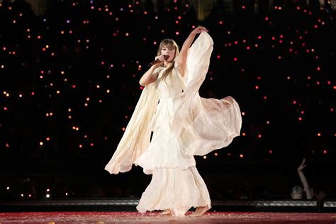 Taylor Swift Sparkles in Her Midnights Bodysuit at Las Vegas Eras Tour – WWD – Beautifaire