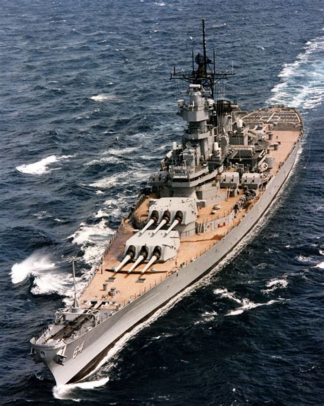 File:USS Wisconsin (BB-64) underway at sea, circa 1988-1991 (NH 97206-KN).jpg - Wikimedia Commons