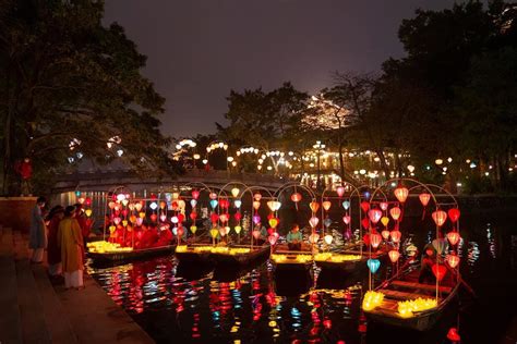 "Through the air" to Hoa Lu Ancient Town in Ninh Binh imbued with national identity - Vietnam ...