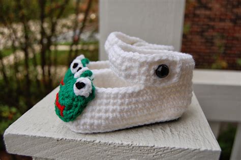 Roonie Ranching: Frog Mary Jane Baby Shoes (9-month-old size) -- a free crochet pattern