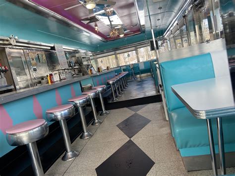 The Comet Diner in Birch Run, MI : r/VaporwaveAesthetics