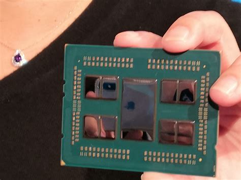 AMD Previews EPYC ‘Rome’ Processor: Up to 64 Zen 2 Cores