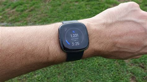 Samsung galaxy watch 4 vs fitbit sense - tunesgai