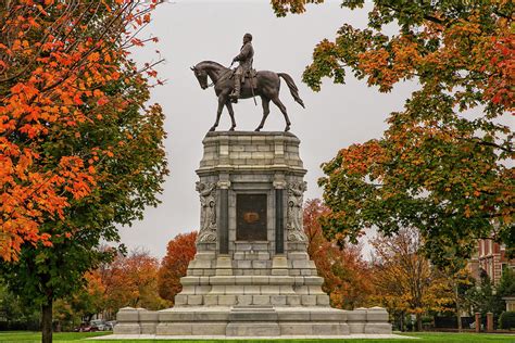 Robert E Lee Statue in Richmond Photograph by Cliff Middlebrook - Pixels