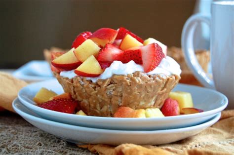 NO-BAKED EDIBLE PEANUT BUTTER HONEY OAT YOGURT BOWLS | cait's plate