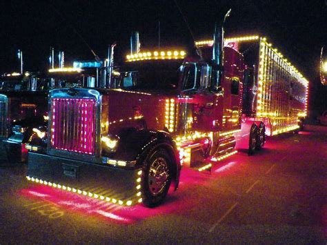 Semitrckn — Peterbilt custom 379 bull hauler light show