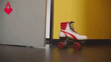 Skates Omw GIF - Skates Omw Im Going - Discover & Share GIFs