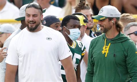 David Bakhtiari is “Sick” of NFL’s Artificial Turf After Aaron Rodgers ...