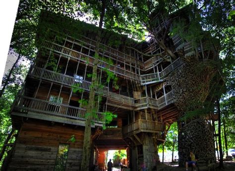 Man Spent 15 Years Building a Massive 5-Story Tree House