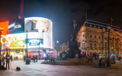 Best 9 Things To Do In Piccadilly Circus: Local Expert Guide