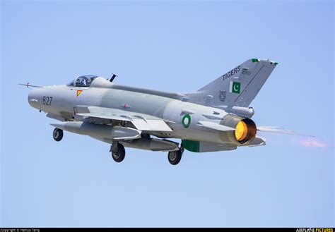 02-827 - Pakistan - Air Force Chengdu F-7PG at Sukkur International ...