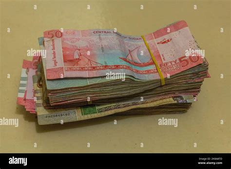 Stacks of Sudanese Pound banknotes Stock Photo - Alamy