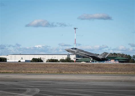 DVIDS - Images - Luke AFB F-35 student pilots arrive at ADC [Image 3 of 4]